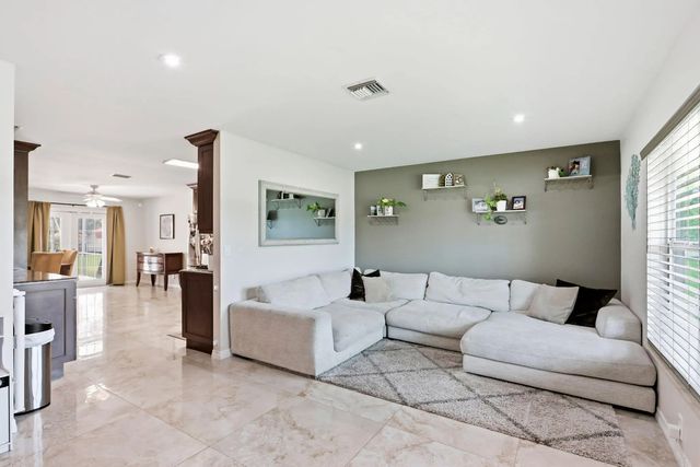 5 of 26 - 6101 Carthage Circle S, Lake Worth, FL