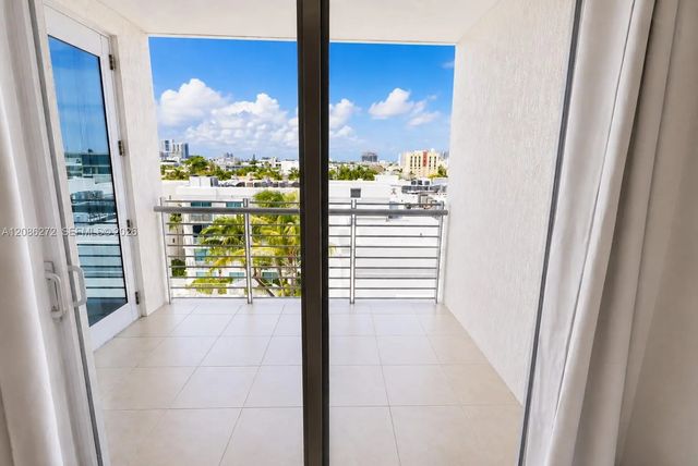 4 of 21 - 110 Washington Avenue #1802, Miami Beach, FL