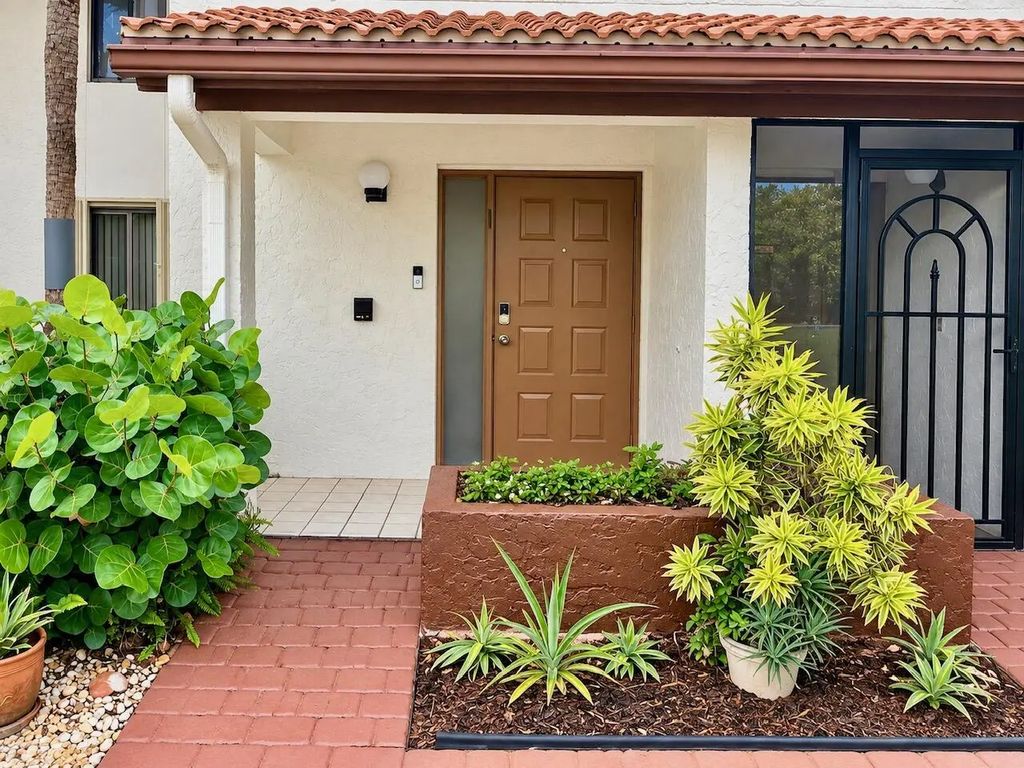 5150 S Fountains Drive S #211, Lake Worth