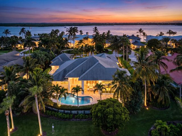 7037 Se Harbor Circle, Stuart