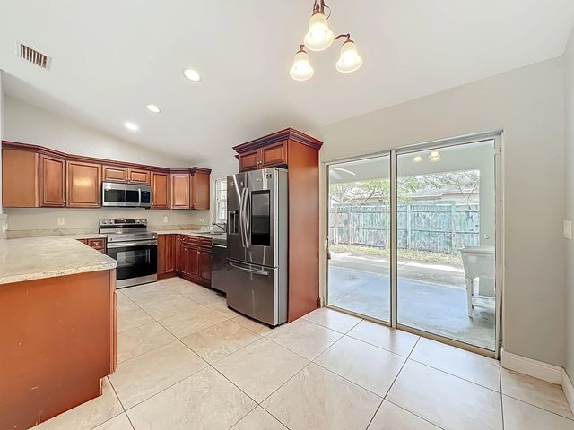 4 of 50 - 608 Masters Avenue, Wildwood, FL