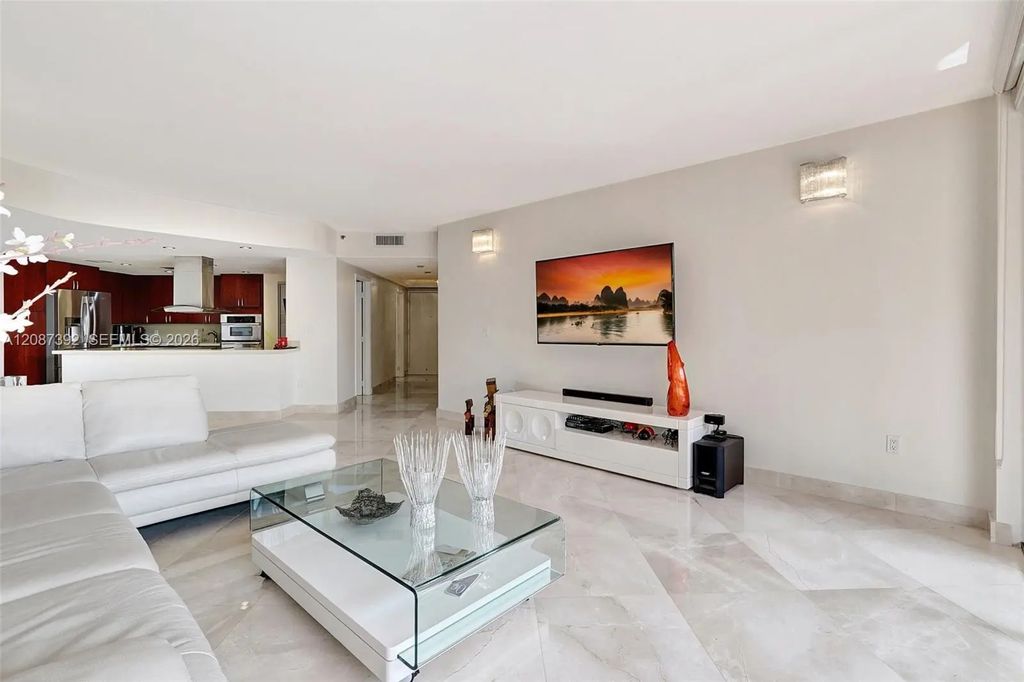 4000 Island Boulevard #402, Aventura