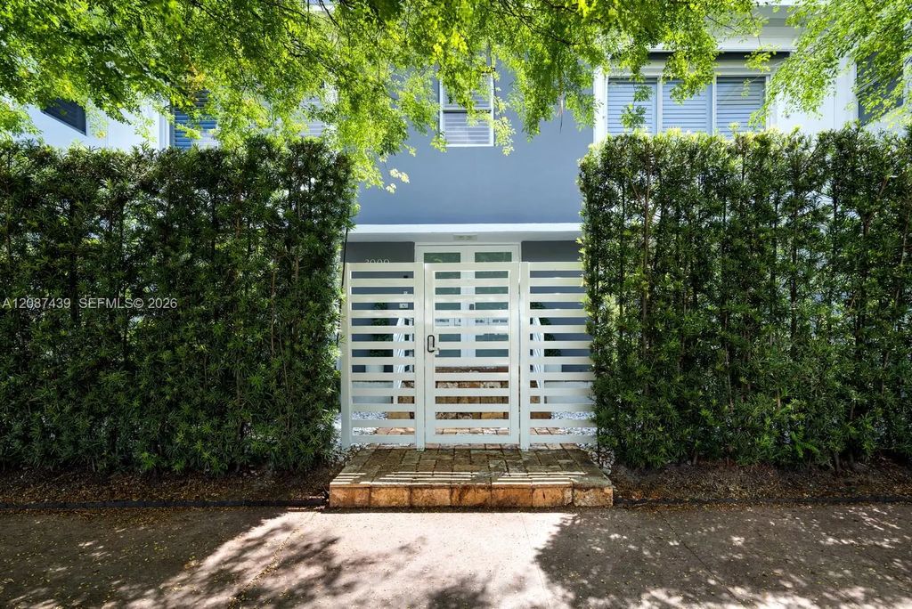 3909 Garden Avenue, Miami Beach
