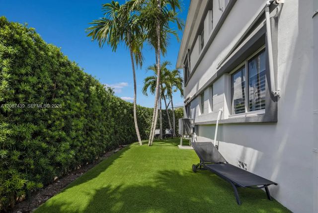 4 of 64 - 3909 Garden Avenue, Miami Beach, FL