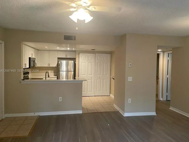 4 of 11 - 4195 N Haverhill Road #318, West Palm Beach, FL