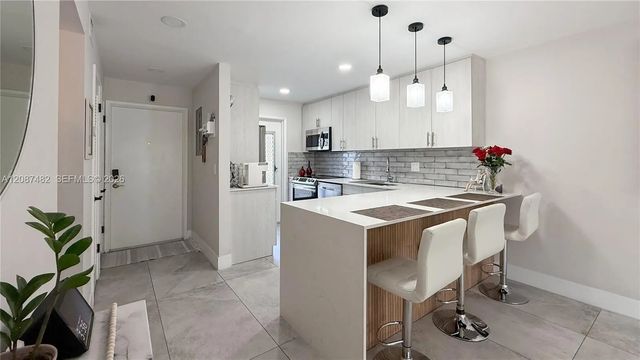 4 of 30 - 400 Se 10th Street #112, Deerfield Beach, FL