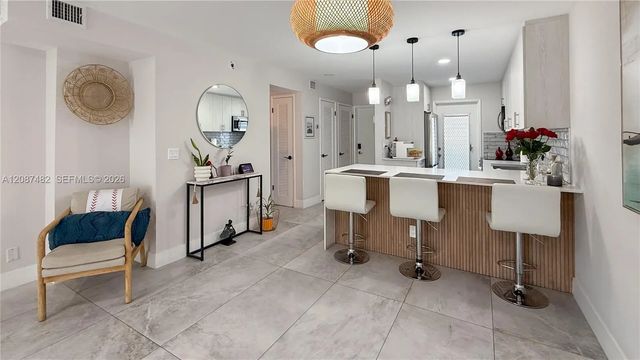 5 of 30 - 400 Se 10th Street #112, Deerfield Beach, FL