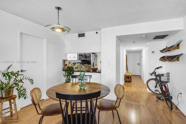 5 of 20 - 555 Ne 15th Street #ph-d, Miami, FL
