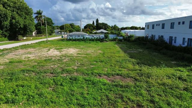 2 of 5 - 215 Nw 3rd Avenue, Florida City, FL