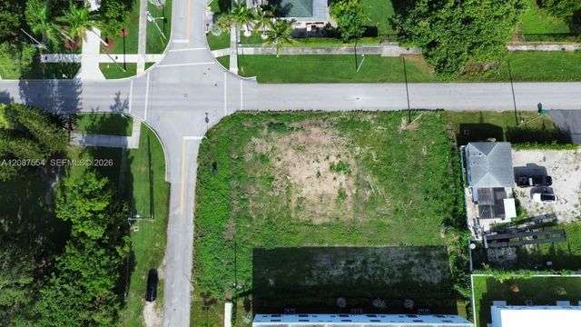 3 of 5 - 215 Nw 3rd Avenue, Florida City, FL