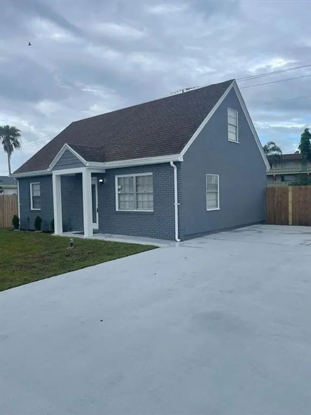 3 of 12 - 421 Kirk Road, Palm Springs, FL