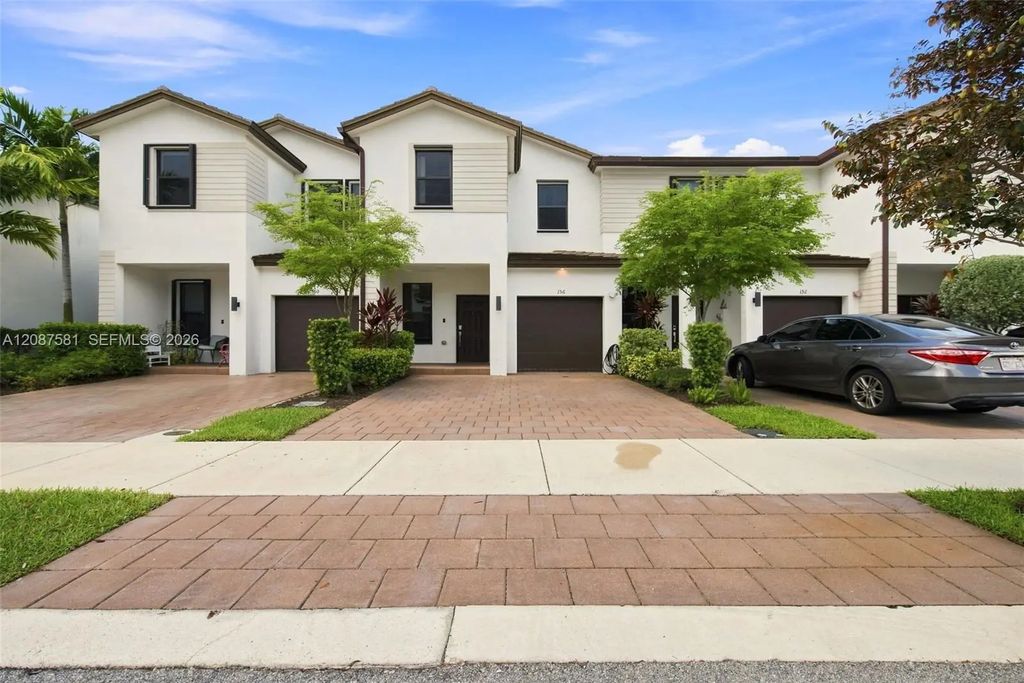 156 Sw 185th Way, Pembroke Pines