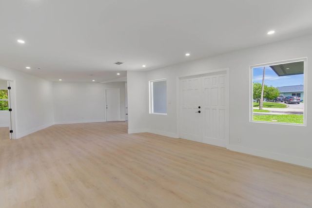 3 of 25 - 413 N Ware Drive, West Palm Beach, FL