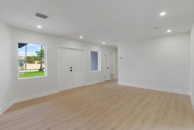 4 of 25 - 413 N Ware Drive, West Palm Beach, FL