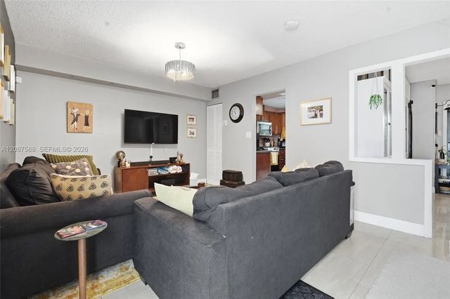 5 of 24 - 11116 Sw 70th Terrace, Miami, FL