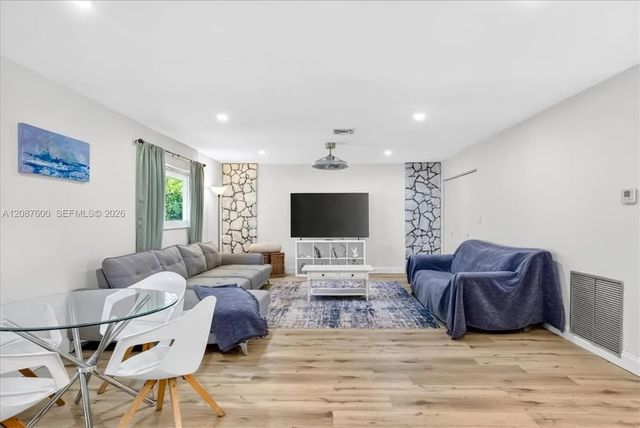 4 of 28 - 3211 Calle Largo Drive, Hollywood, FL
