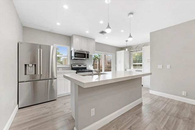 2 of 27 - 191 Se 1st Circle, Boynton Beach, FL