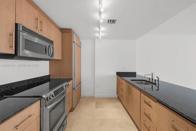 5 of 29 - 10275 Collins Avenue #1511, Bal Harbour, FL