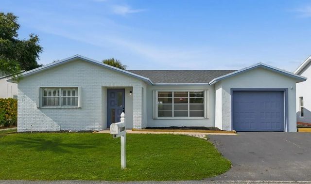 7198 Pine Forest Circle E, Lake Worth