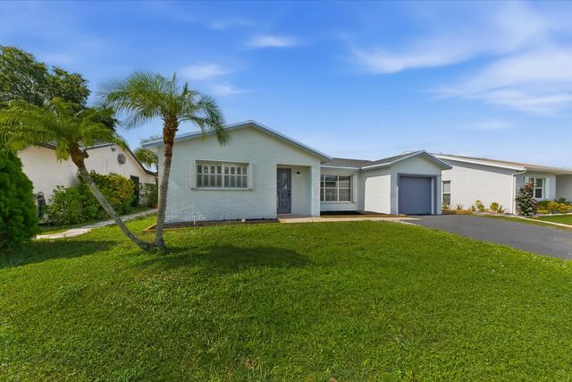 2 of 38 - 7198 Pine Forest Circle E, Lake Worth, FL