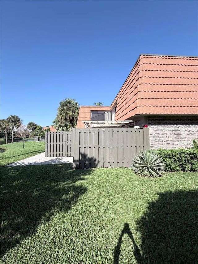 2 of 35 - 11006 N Harmony Lake Circle, Davie, FL