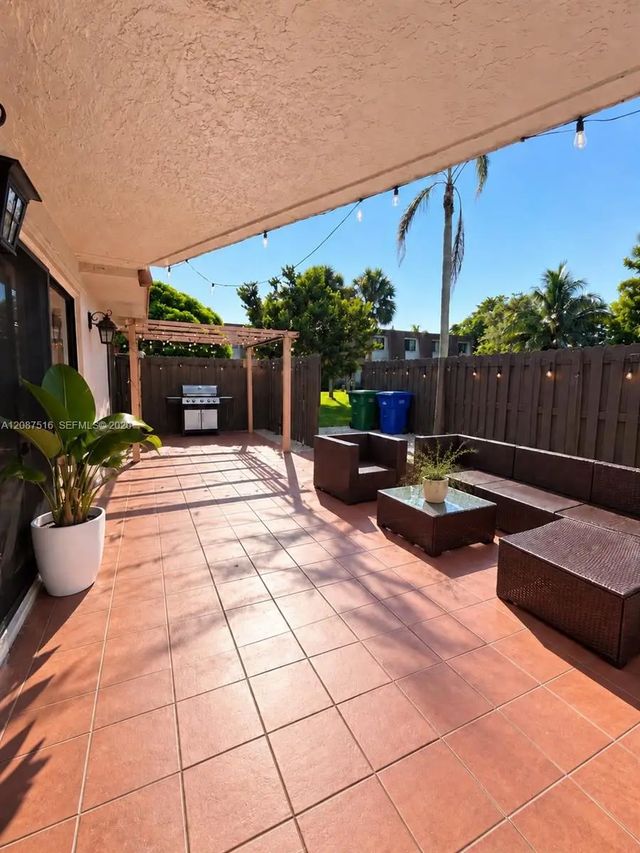 5 of 35 - 11006 N Harmony Lake Circle, Davie, FL