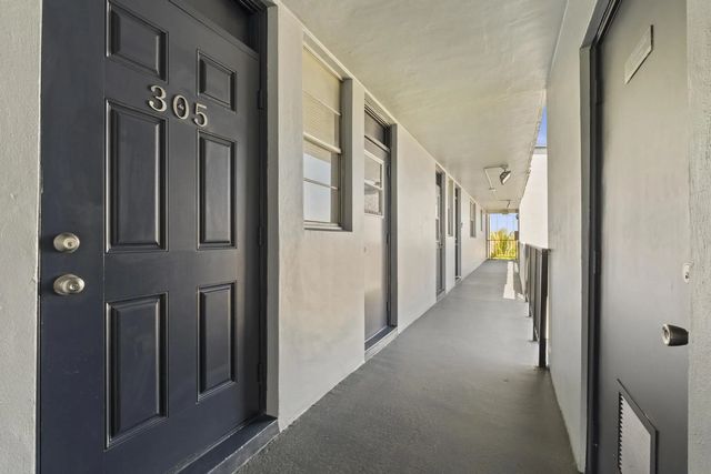 2 of 44 - 5275 Nw 10th Court #305, Plantation, FL