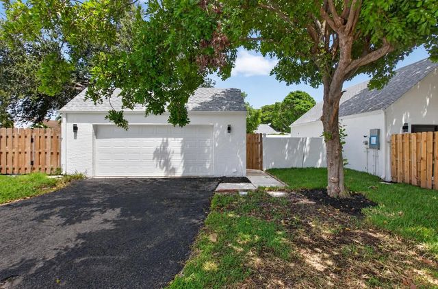 2 of 87 - 905 Nw 21st Way, Delray Beach, FL