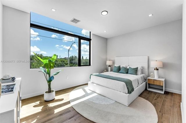 3 of 36 - 521 Ne 61st Street, Miami, FL