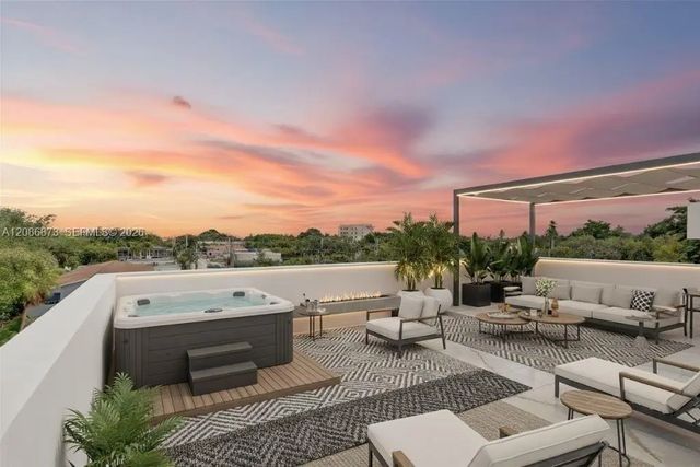 4 of 36 - 521 Ne 61st Street, Miami, FL