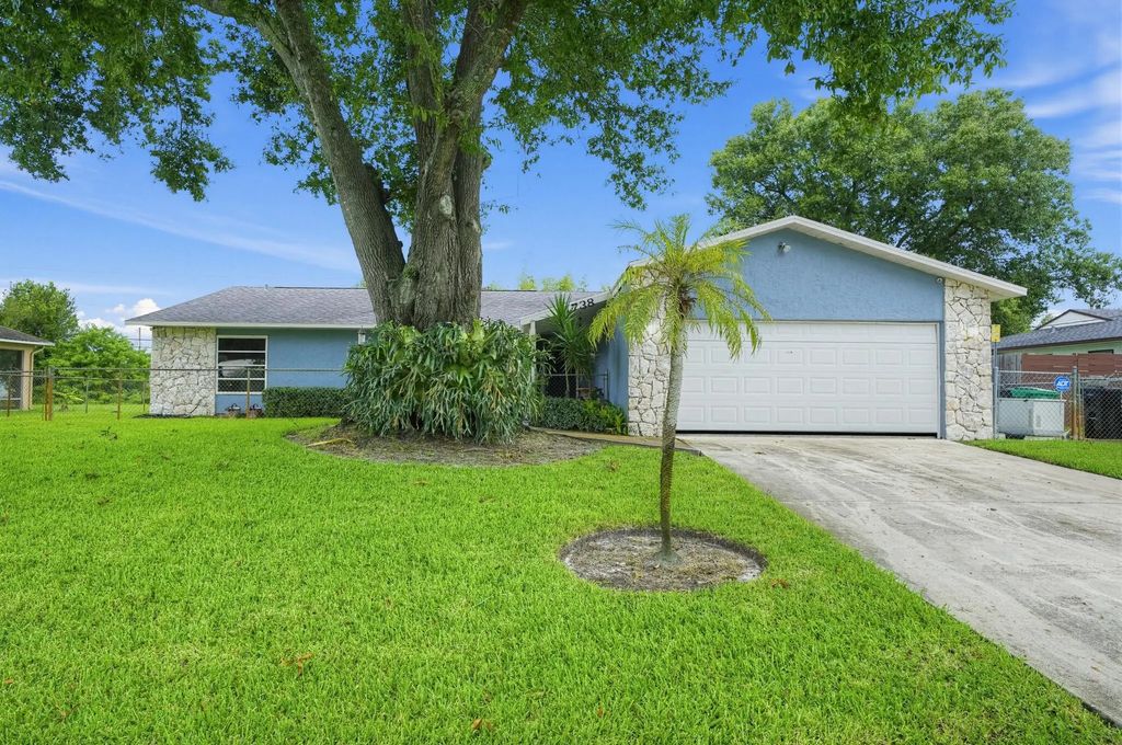 1738 Sw Beeker Street, Port St. Lucie