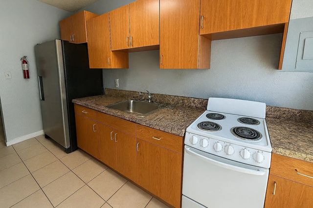 3 of 14 - 741 Nw 10th Terrace, Fort Lauderdale, FL