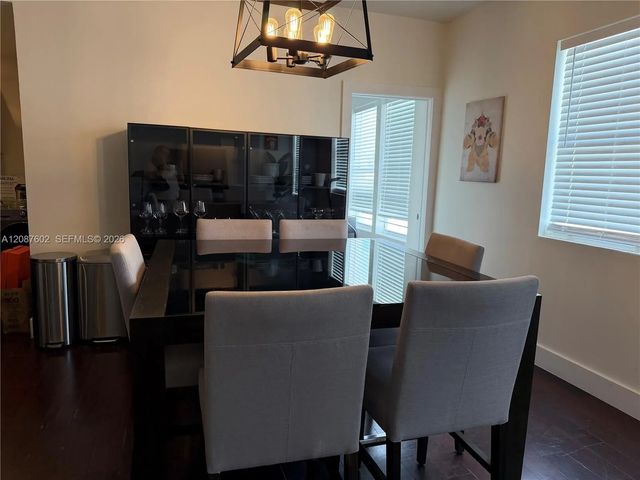 3 of 10 - 737 Jefferson Avenue #303, Miami Beach, FL