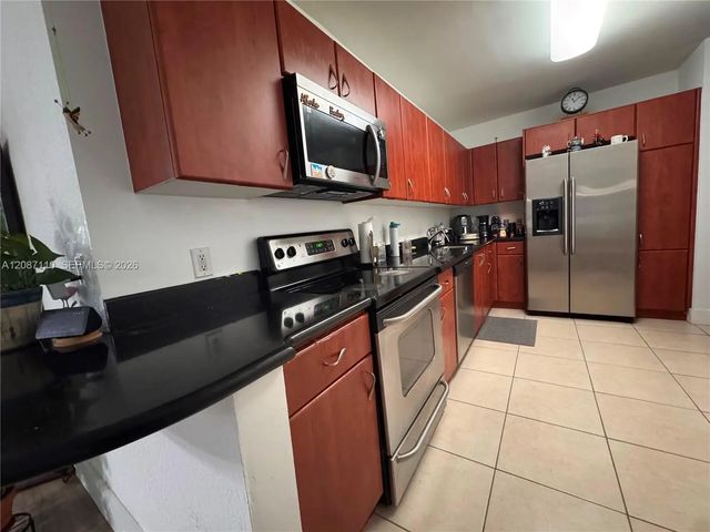 3 of 6 - 401 69th Street #407, Miami Beach, FL