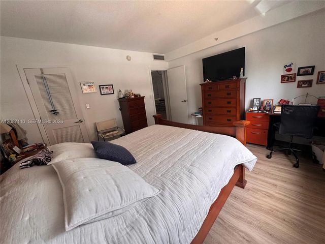 5 of 6 - 401 69th Street #407, Miami Beach, FL