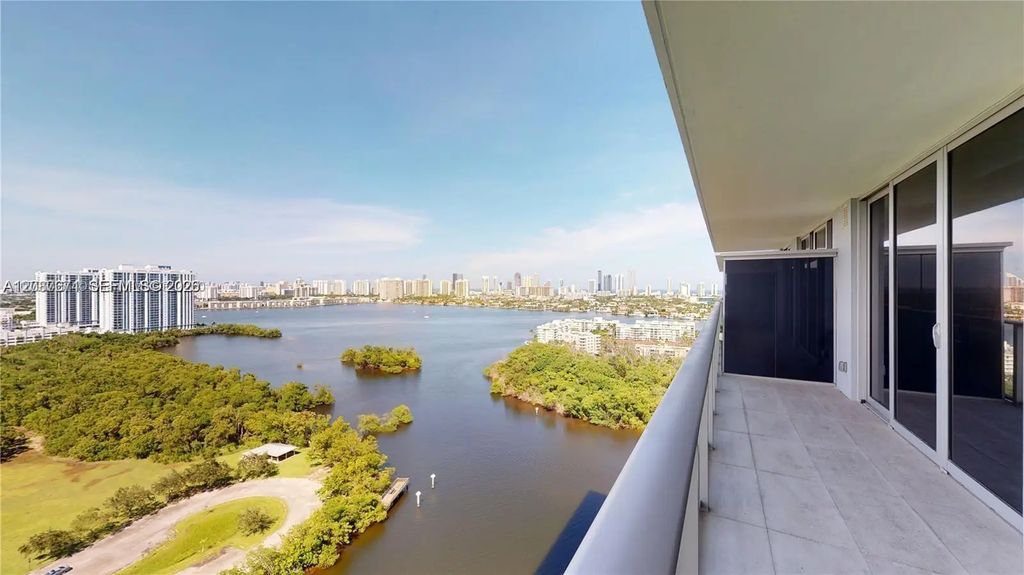 16385 Biscayne Boulevard #2104, North Miami Beach