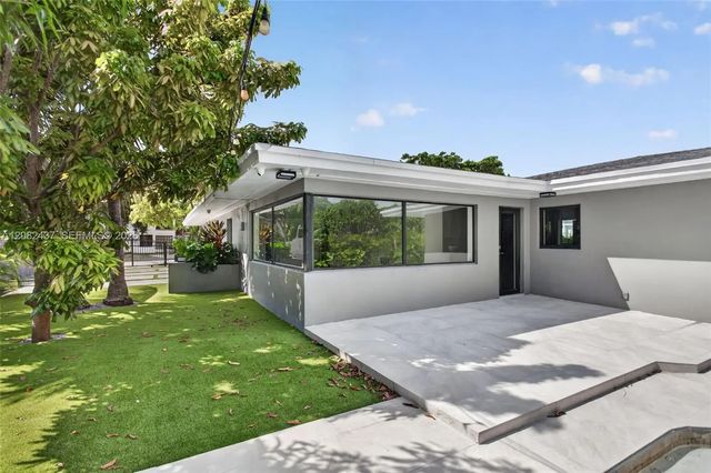 1215 Ne 110th Street, Miami