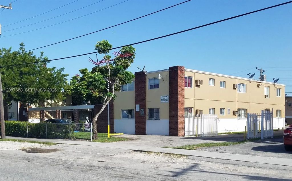 1895 Nw 35th Street, Miami