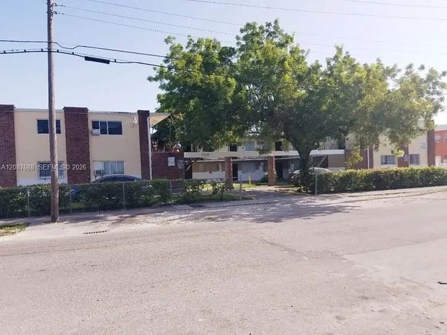 4 of 22 - 1895 Nw 35th Street, Miami, FL