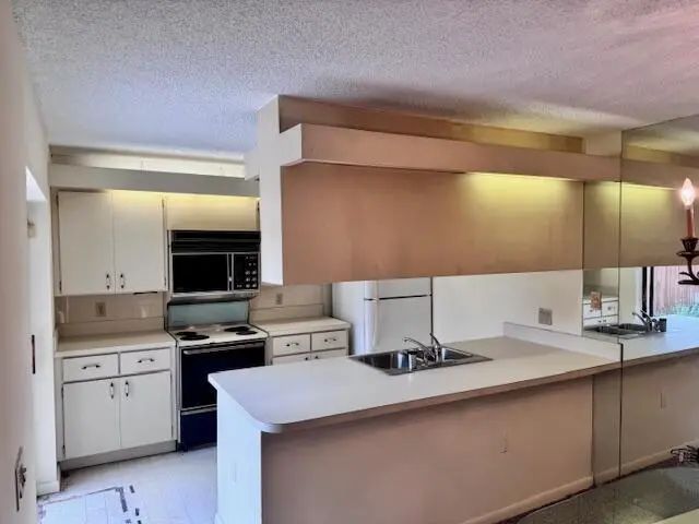 5 of 14 - 217 Live Oak Lane, Boynton Beach, FL