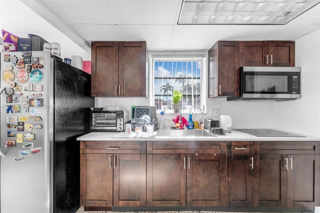 5 of 27 - 3200 Sw 88th Place, Miami, FL