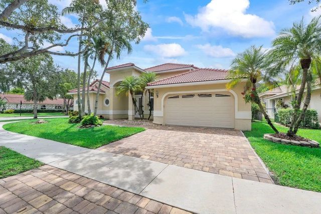 2 of 32 - 900 Spoonbill Circle, Weston, FL