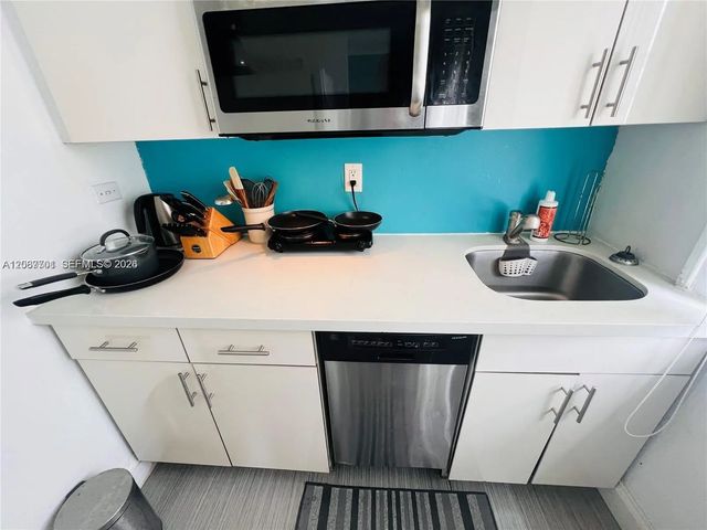 4 of 8 - 1611 Michigan Avenue #24, Miami Beach, FL