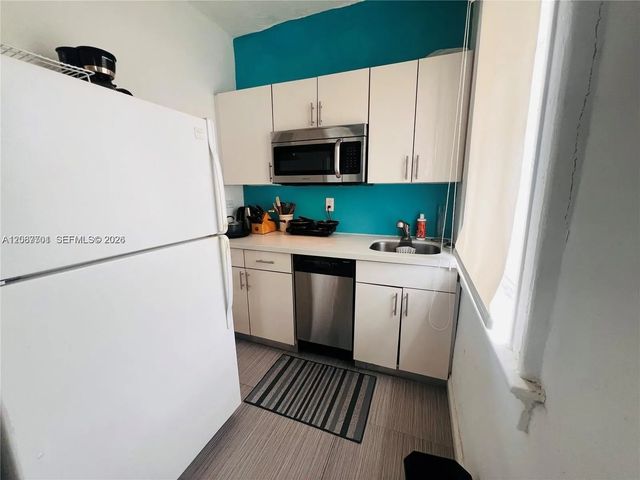 5 of 8 - 1611 Michigan Avenue #24, Miami Beach, FL