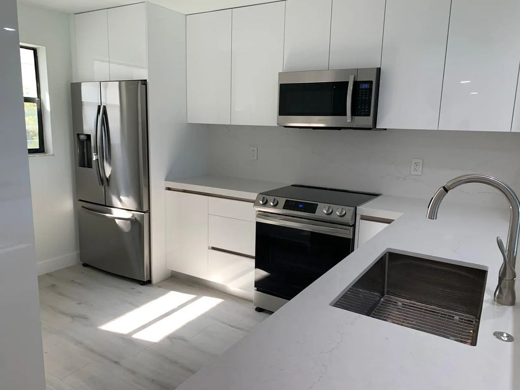 16051 Blatt Boulevard #412, Weston
