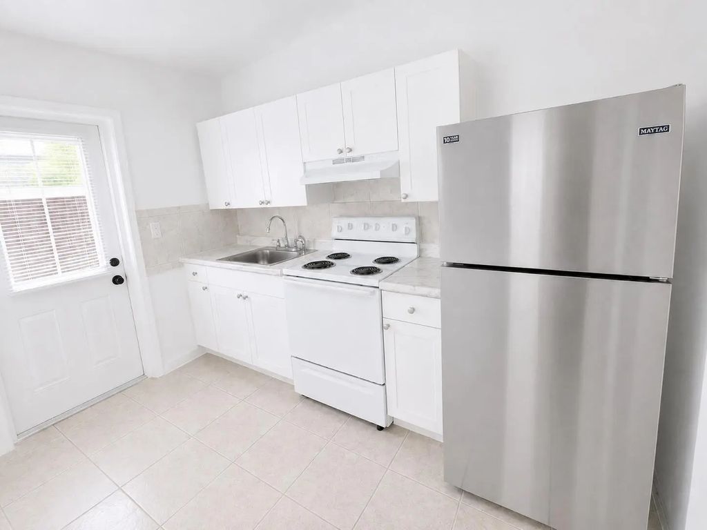 1100 Ne 12th Avenue #apt 1, Fort Lauderdale