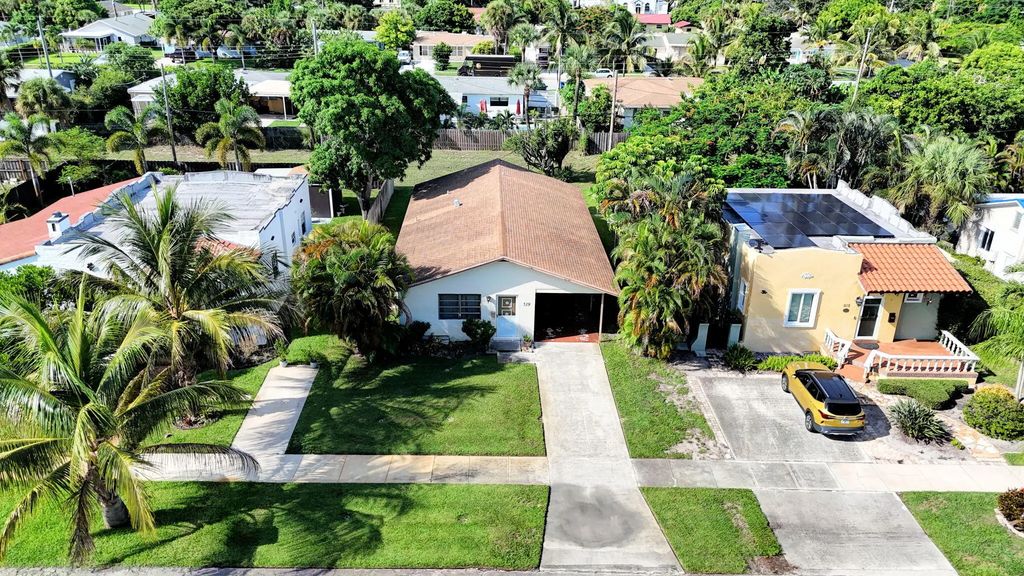 519 Evergreen Drive, Lake Park