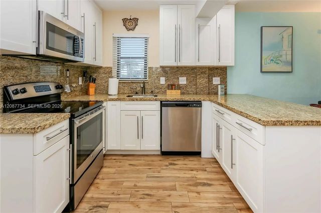 4 of 18 - 3300 N Surf Road #1a, Hollywood, FL