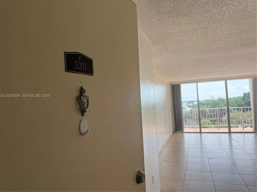 13120 Sw 92nd Avenue #b-520, Miami