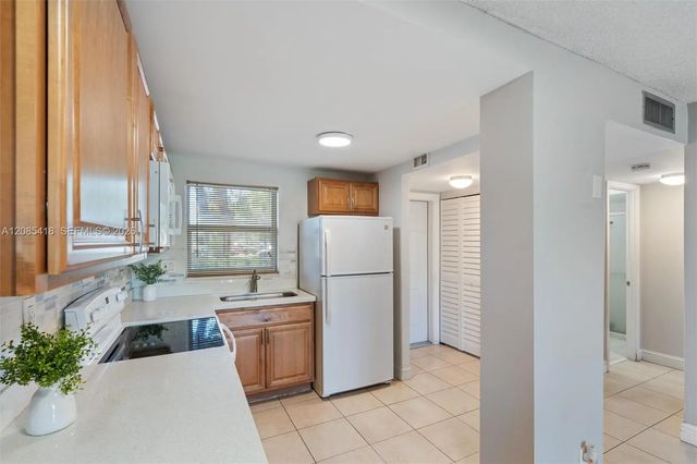 3 of 13 - 9761 Sunrise Lakes Boulevard #107, Sunrise, FL